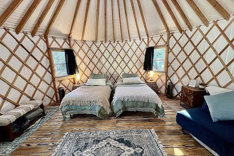 Private Deluxe Yurt 
