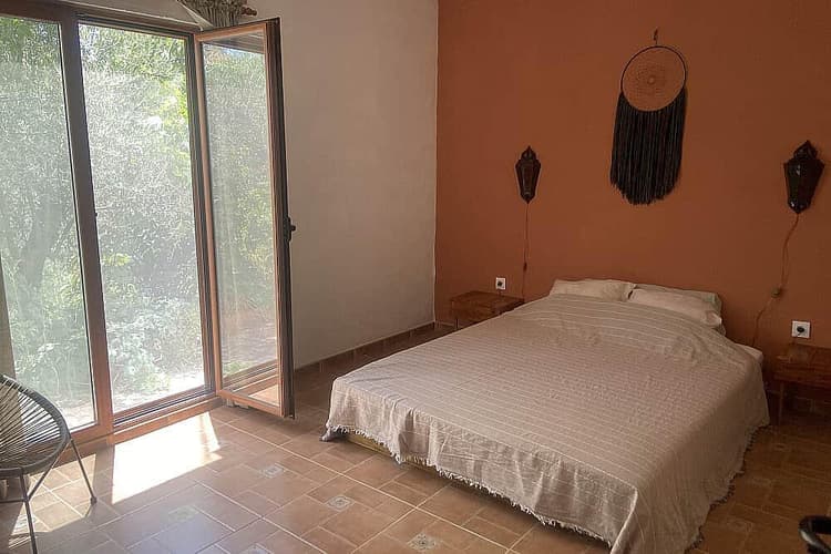 Spacious Room with Private Bathroom 