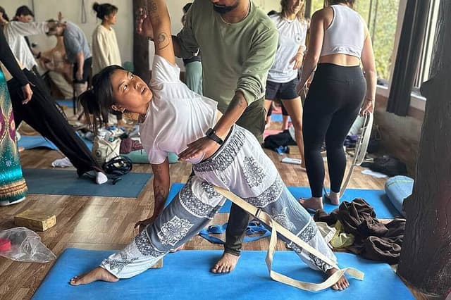 28 Day 200 HR Hatha, Ashtanga, Vinyasa, Iyengar YTT in India