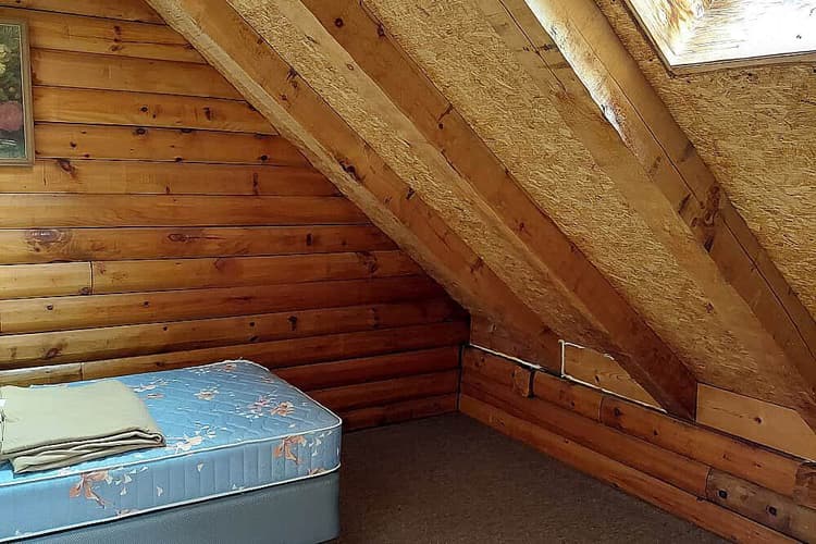 Single/Double Room with a Shared Bathroom